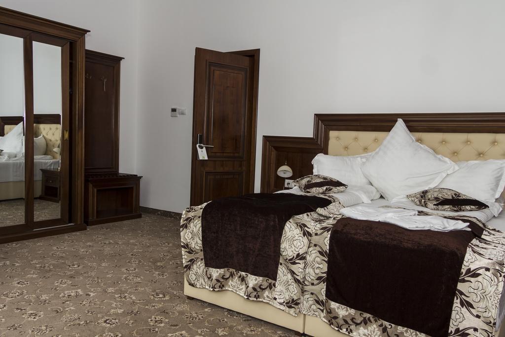 Отель Pik Elegance Плоешти Номер фото