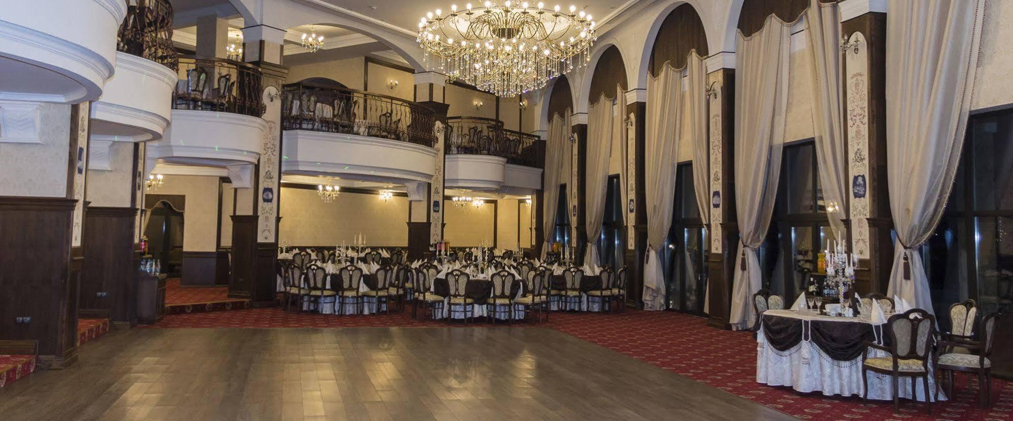Отель Pik Elegance Плоешти Экстерьер фото